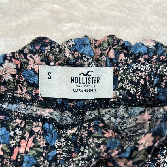 Hollister Floral High Waist Women's Shorts - Blue and Pink - Picture 2 of 4